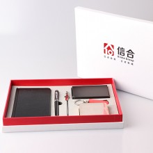 筆記本+筆+金屬書簽+移動電源+名片夾+工具鑰匙  信合商務(wù)定制案例